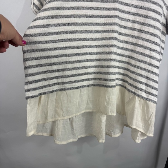 Cato Women's Gray & Ivory Striped Short Sleeve High Low Top Size XL - Picture 4 of 8